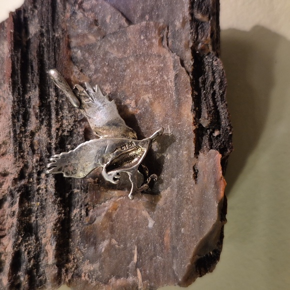 Silver Eagle Pendant - Picture 2 of 3